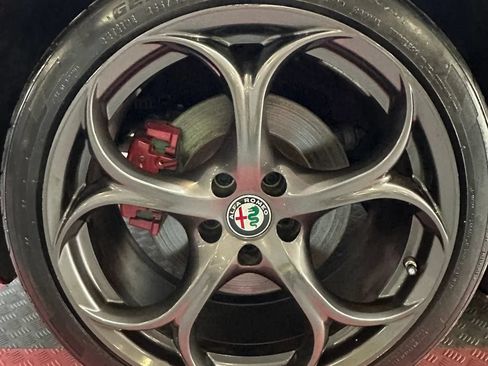 Used 2018 Alfa Romeo Giulia Ti Sport w/ Quick Order Package 22U Sport RWD image 46