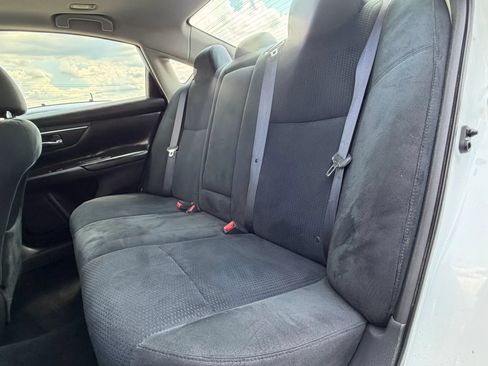 Used 2015 Nissan Altima 2.5 SV w/ Convenience Package FWD image 11