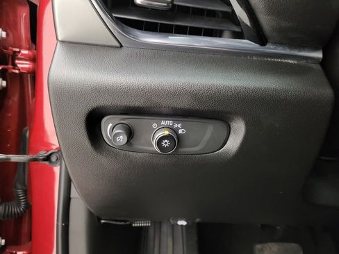 Used 2023 Chevrolet Traverse LT image 33