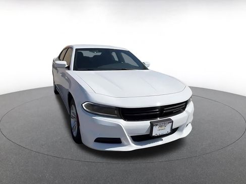 Used 2022 Dodge Charger SXT RWD image 3