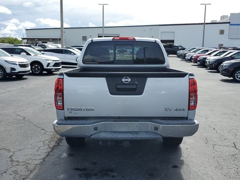 Used 2017 Nissan Frontier SV image 5