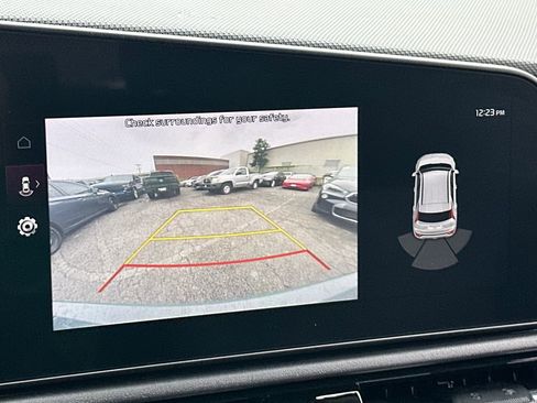 Used 2023 Kia Niro EX image 18