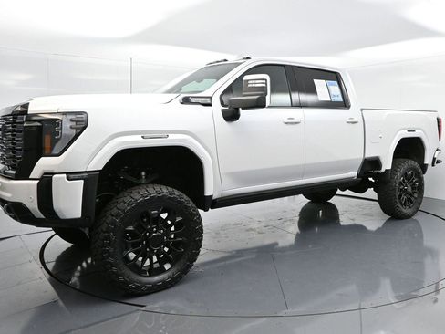 Used 2025 GMC Sierra 2500 Denali Ultimate image 7