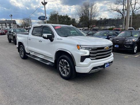 Used 2024 Chevrolet Silverado 1500 High Country w/ Technology Package AWD/4WD image 9
