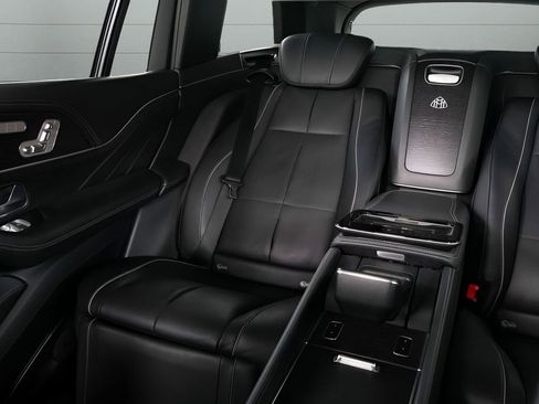 Used 2023 Mercedes-Benz Maybach GLS 600 4MATIC image 41