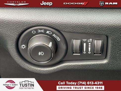New 2026 Chrysler Pacifica Limited w/ Uconnect Theater Family Group FWD image 23