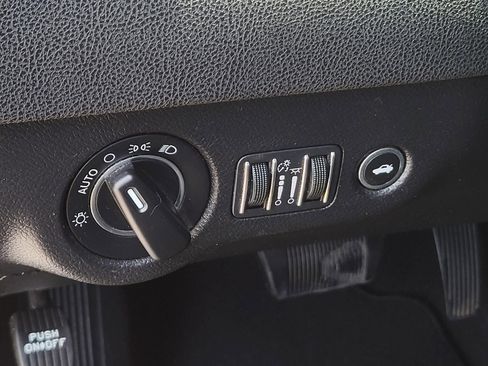Used 2019 Chrysler 300 Touring w/ Sport Appearance Package RWD image 18