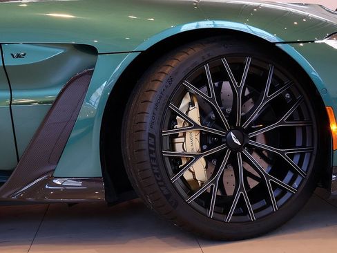 Used 2023 Aston Martin V12 Vantage Roadster RWD image 9