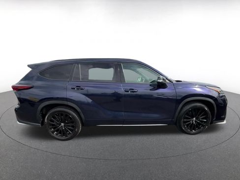 Used 2024 Toyota Highlander XSE FWD image 13