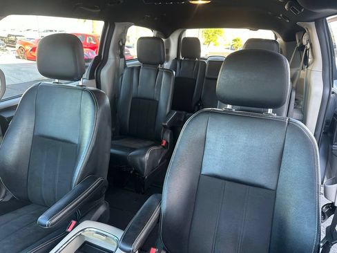 Used 2019 Dodge Grand Caravan SXT FWD image 13