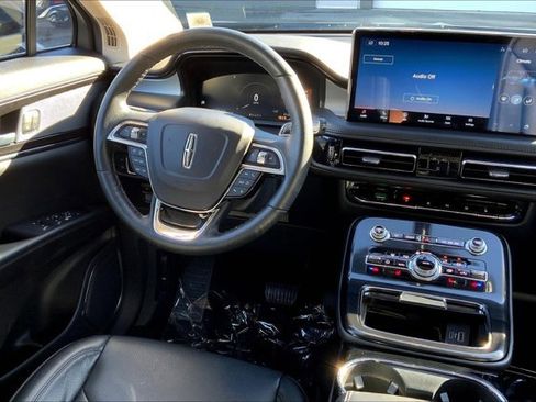 Used 2022 Lincoln Nautilus AWD w/ Premium Package image 4