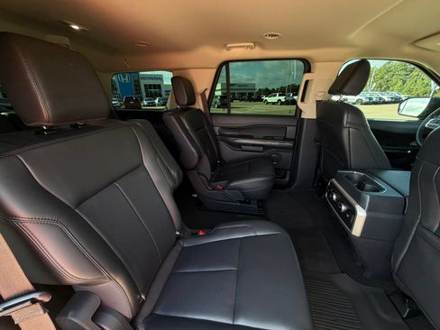 Used 2023 Ford Expedition XLT AWD/4WD image 27