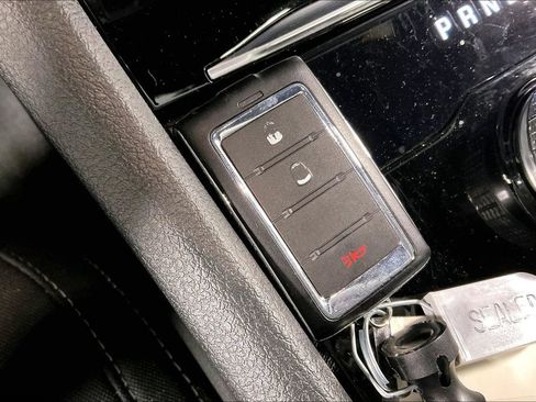 Used 2024 Jeep Grand Cherokee Laredo RWD image 12