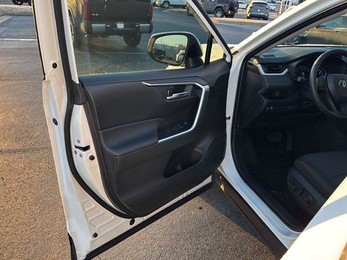 Used 2025 Toyota RAV4 XLE image 14