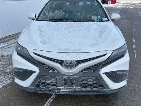 Used 2023 Toyota Camry SE image 2