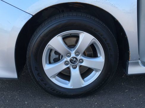 Used 2020 Toyota Sienna LE w/ Carpet Mat Package FWD image 38