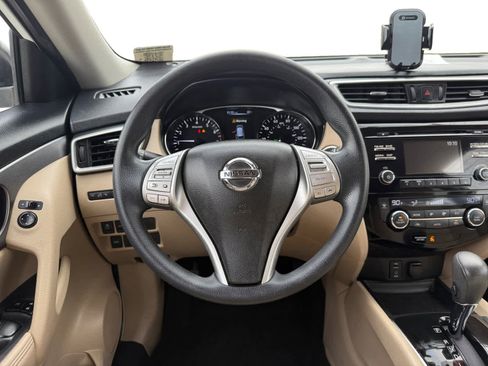 Used 2016 Nissan Rogue SV image 14