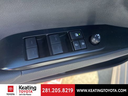 Used 2025 Toyota Camry SE image 10