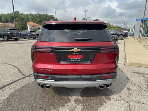 Certified 2025 Chevrolet Traverse LT w/ Driver Confidence Package FWD image 5