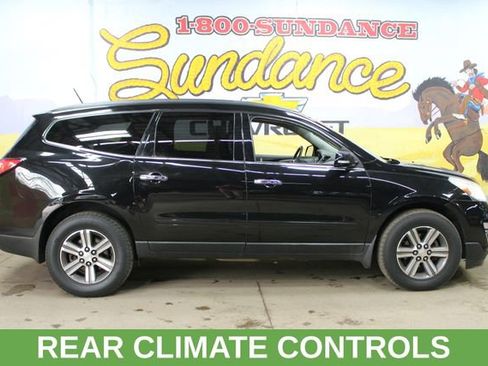 Used 2017 Chevrolet Traverse LT FWD image 1