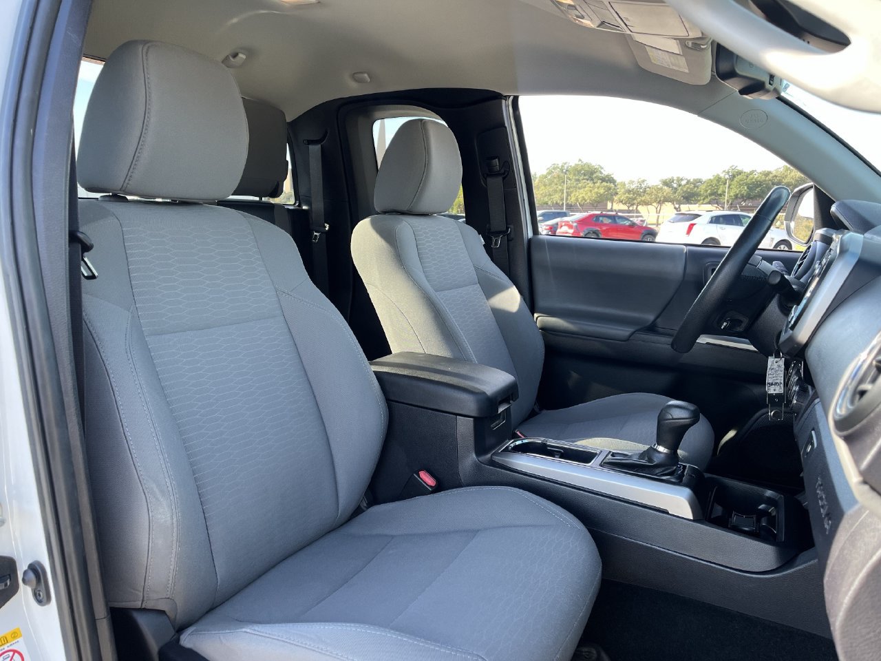 Used 2018 Toyota Tacoma SR5 AWD/4WD image 24