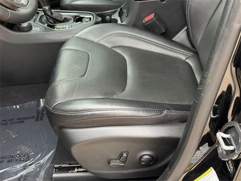 Used 2022 Jeep Cherokee Limited image 18