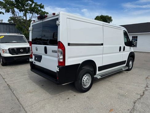 Used 2025 RAM ProMaster 2500 w/ U-Haul Equipment Group FWD image 13