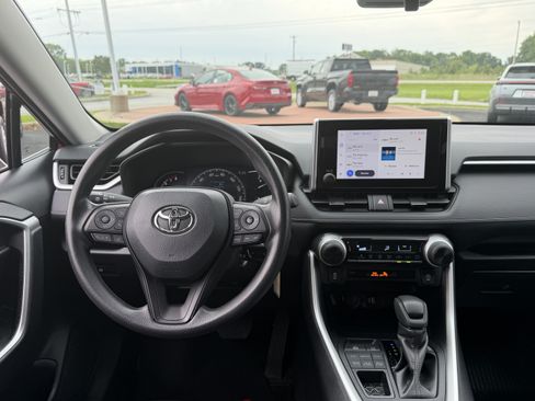 Used 2024 Toyota RAV4 LE AWD/4WD image 21