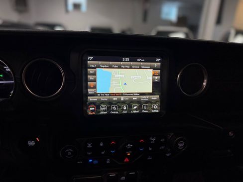 Used 2023 Jeep Wrangler Unlimited Rubicon 4xe w/ Cold Weather Group AWD/4WD image 21