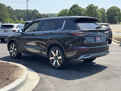 New 2025 Mitsubishi Outlander SE image 8