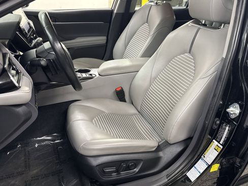Used 2023 Toyota Camry SE image 17