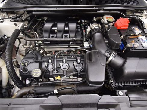 Used 2019 Ford Taurus Limited image 30