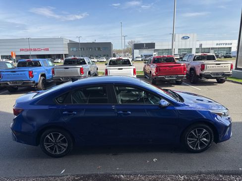 Used 2023 Kia Forte LXS w/ LXS Technology Package FWD image 5