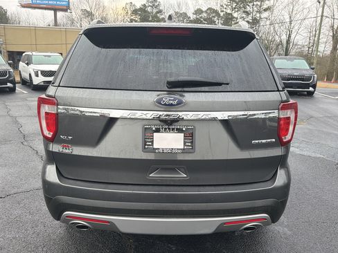 Used 2016 Ford Explorer XLT w/ Equipment Group 202A image 6
