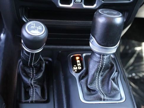 Used 2023 Jeep Wrangler Unlimited Sahara w/ Cold Weather Group AWD/4WD image 16