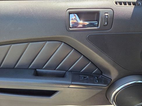 Used 2013 Ford Mustang Premium RWD image 17