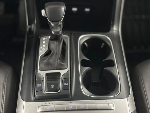 Used 2024 Kia Carnival LX image 19