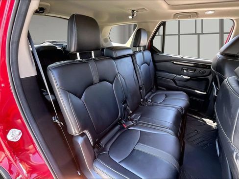 Used 2025 Honda Pilot Touring image 24