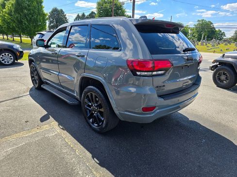 Used 2021 Jeep Grand Cherokee Laredo X AWD/4WD image 5