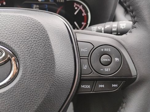 Used 2025 Toyota RAV4 XLE Premium FWD image 23
