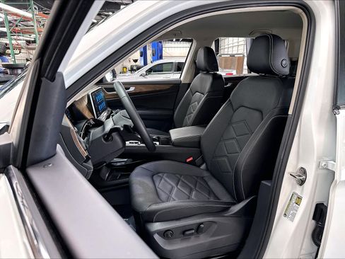 Used 2025 Volkswagen Atlas SE AWD/4WD image 24