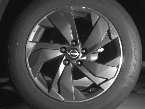 Used 2025 Nissan Rogue SV FWD image 14