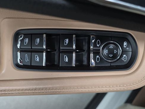 Certified 2019 Porsche Macan AWD/4WD image 24