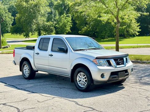 Used 2019 Nissan Frontier SV AWD/4WD image 3