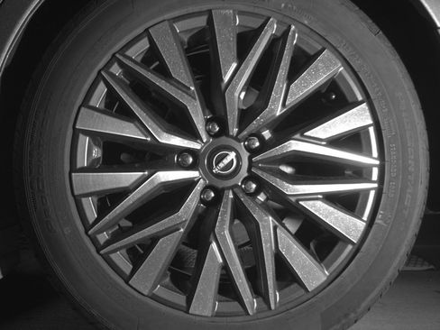 Used 2025 Nissan Altima 2.5 SV FWD image 14