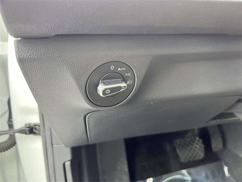 Used 2021 Volkswagen Jetta SE w/ SE Cold Weather Package image 21