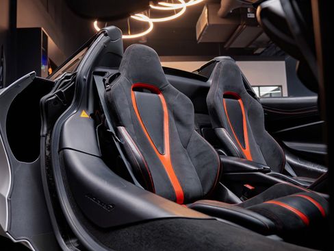 Used 2020 McLaren 720S Spider image 11