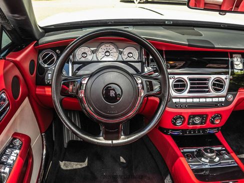 Used 2016 Rolls-Royce Dawn RWD image 57