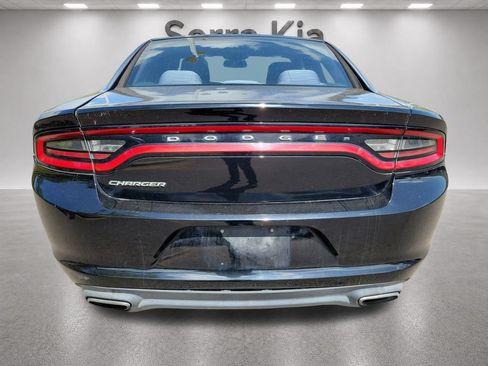 Used 2016 Dodge Charger SE RWD image 4