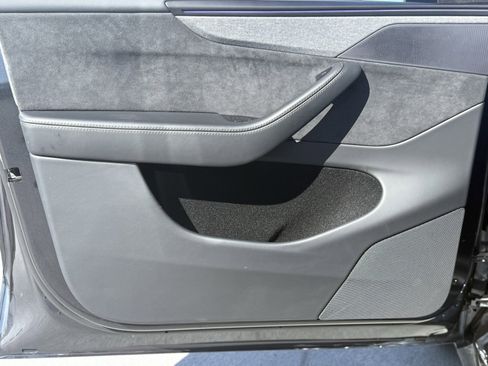 Used 2026 Tesla Model Y Long Range image 17